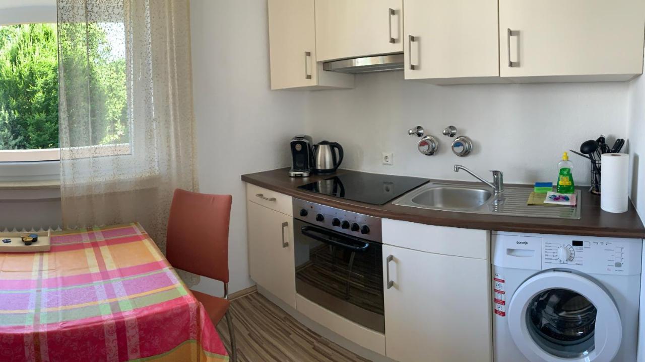 Grosse Und Helle Ferien Wohnung Mit Parkplatzen เลาเฟนเบิร์ก ภายนอก รูปภาพ