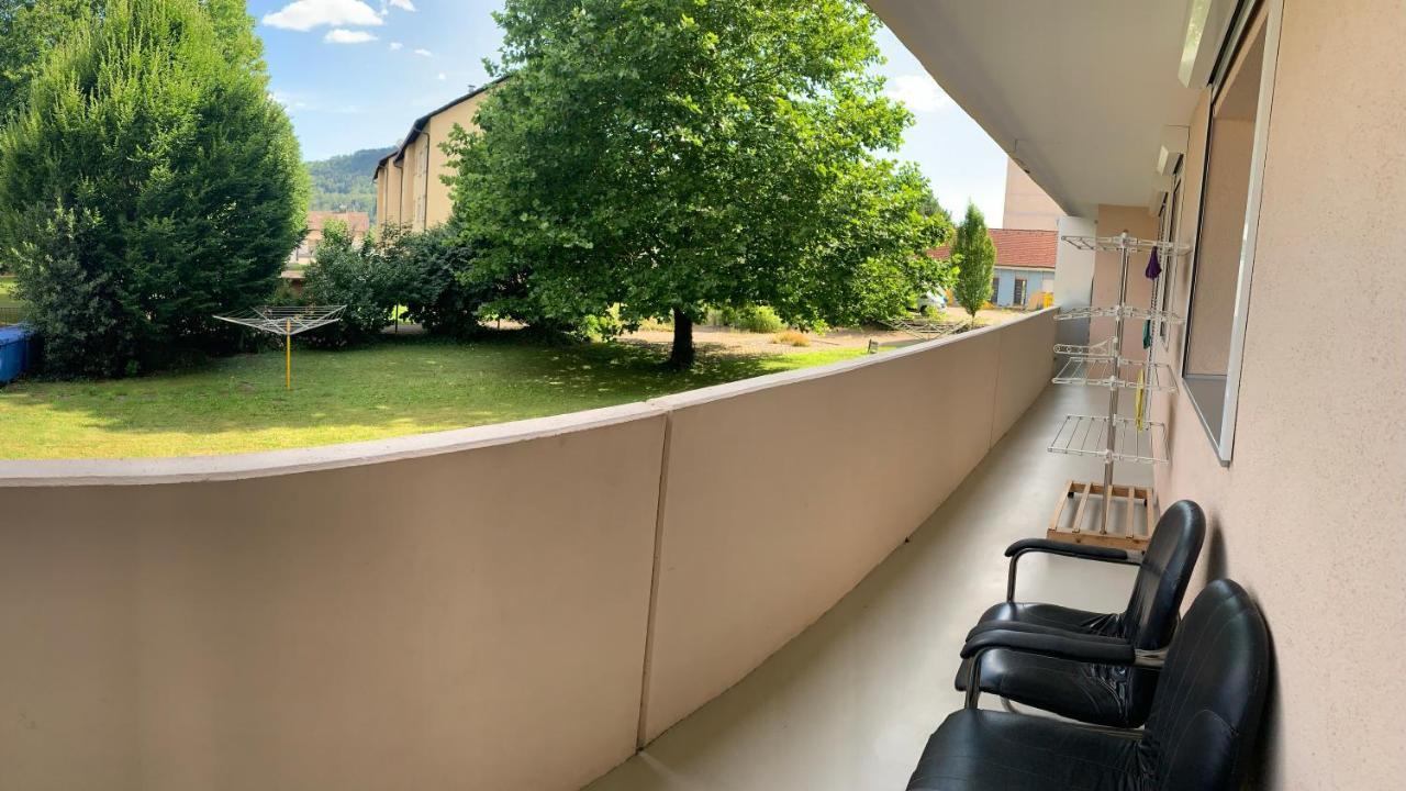 Grosse Und Helle Ferien Wohnung Mit Parkplatzen เลาเฟนเบิร์ก ภายนอก รูปภาพ